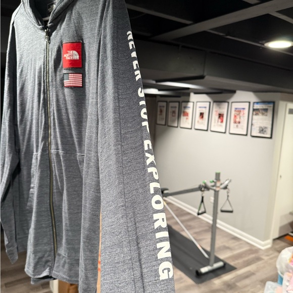 The North Face Men's Gray Sweater - Picture 3 of 4